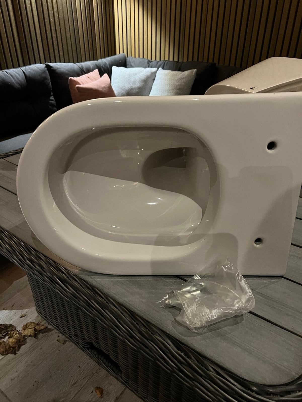 2 Sani clear Jama randloos hangend toilet, Ophalen, Zo goed als nieuw, Toilet