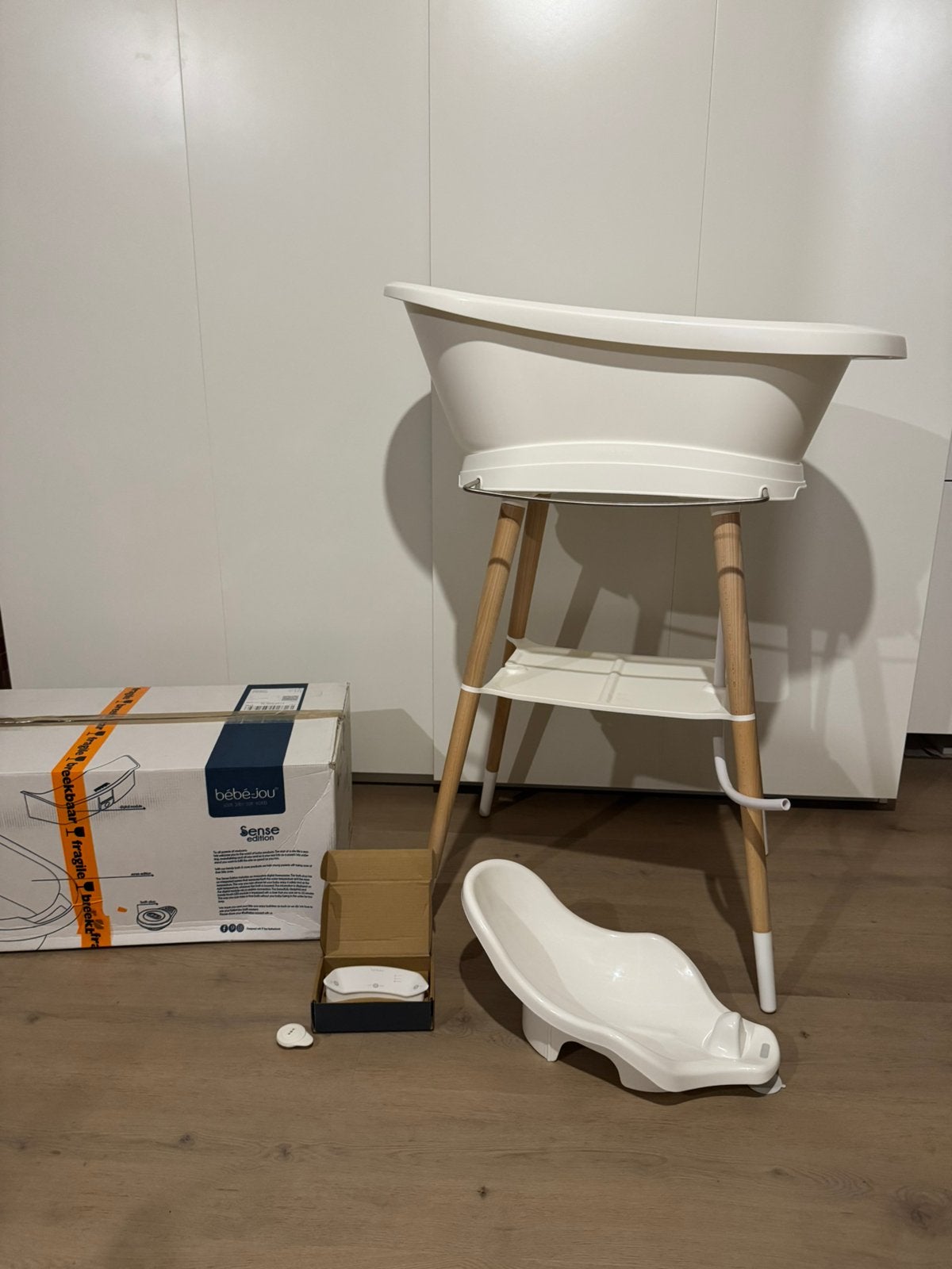 Bebe-Jou Sense Babybad en Badstandaard-Wit-incl accessoires, Kinderen en Baby's, Badjes en Verzorging, Ophalen of Verzenden, Zo goed als nieuw