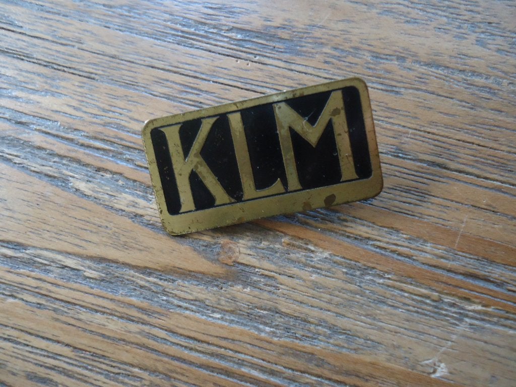 Oud KLM speldje messing met zwarte lak, Ophalen of Verzenden, Gebruikt, Schaalmodel