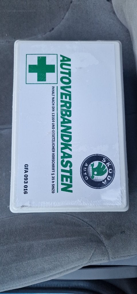 New original first aid kit and triangle for Skoda cars, Ophalen of Verzenden, Nieuw
