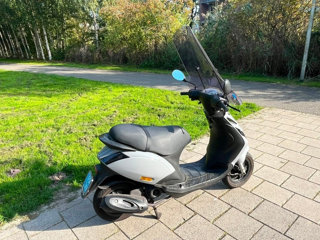 Foto 6 van Piaggio Zip 4T 2012 | Slechts 9.476 km | Zeer nette staat