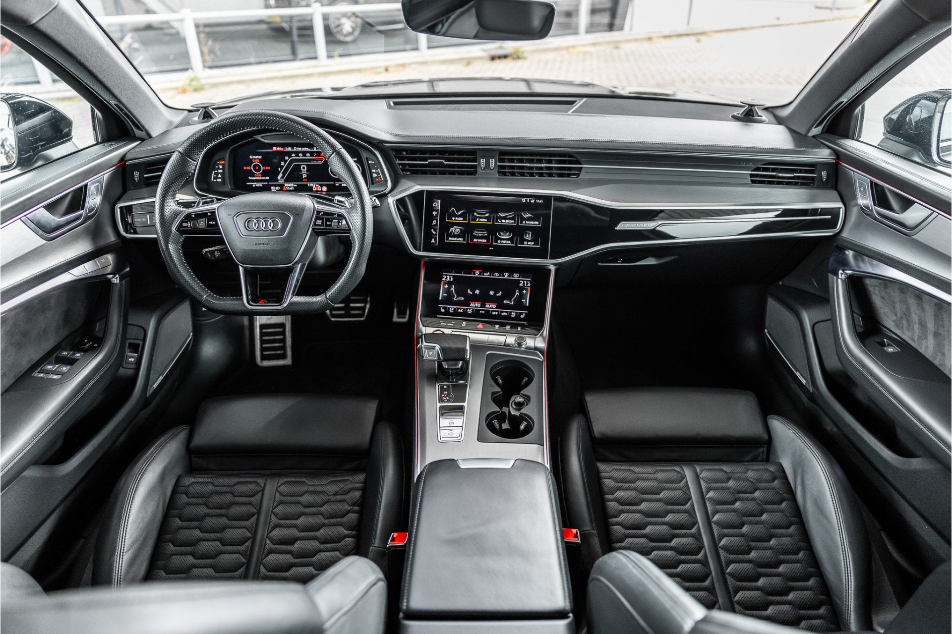 Foto 12 van Audi RS6 Avant 4.0 TFSI Quattro | Keramisch | Dynamic + | Mi