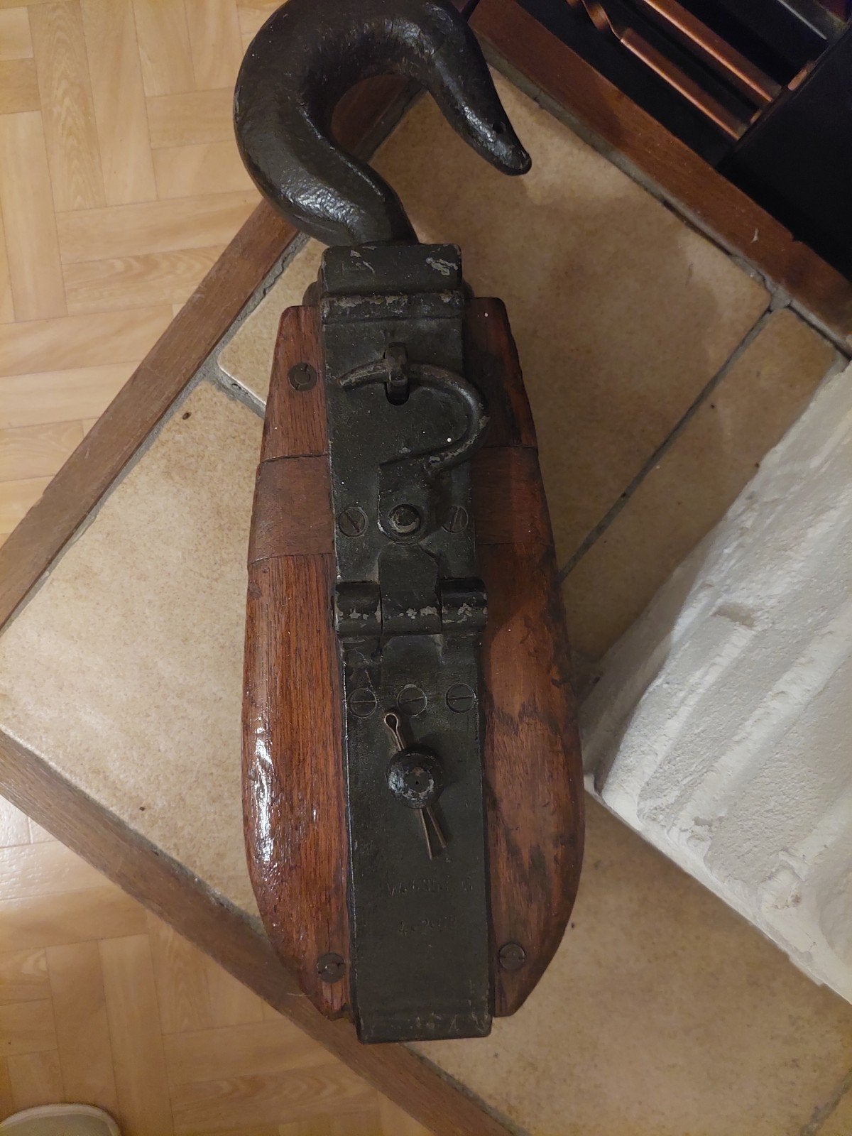 authentieke scheepskatrol/lier, Ophalen