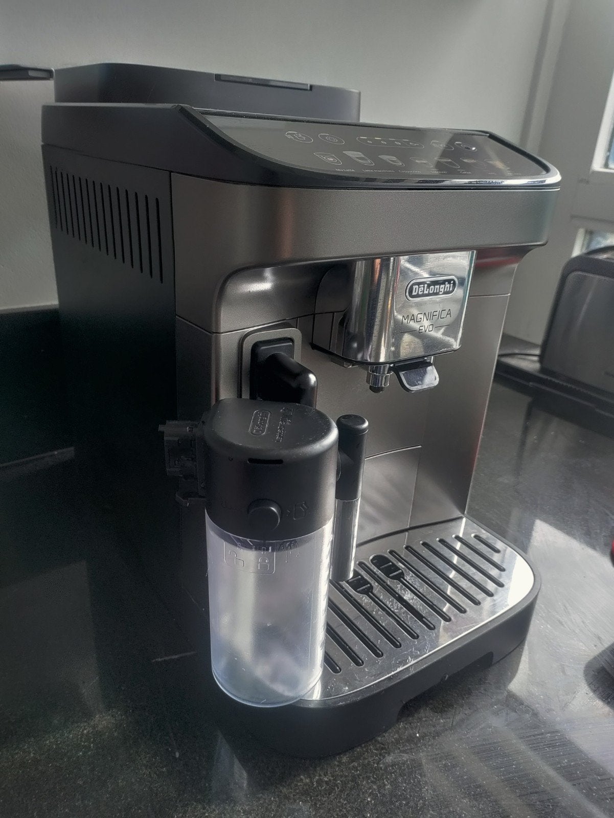 Foto 4 van De’Longhi Magnifica Evo met LatteCrema – zo goed als nieuw