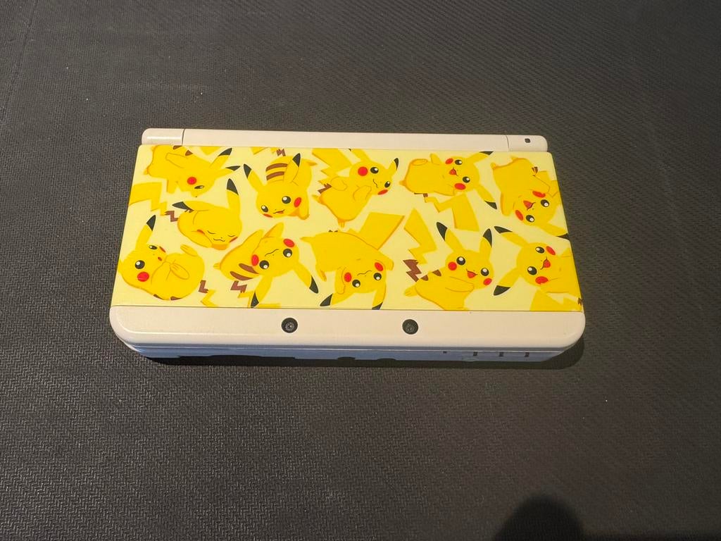 Nintendo New 3DS pikachu edition, Spelcomputers en Games, Spelcomputers | Nintendo 2DS en 3DS, Met games, Overige kleuren, Ophalen of Verzenden