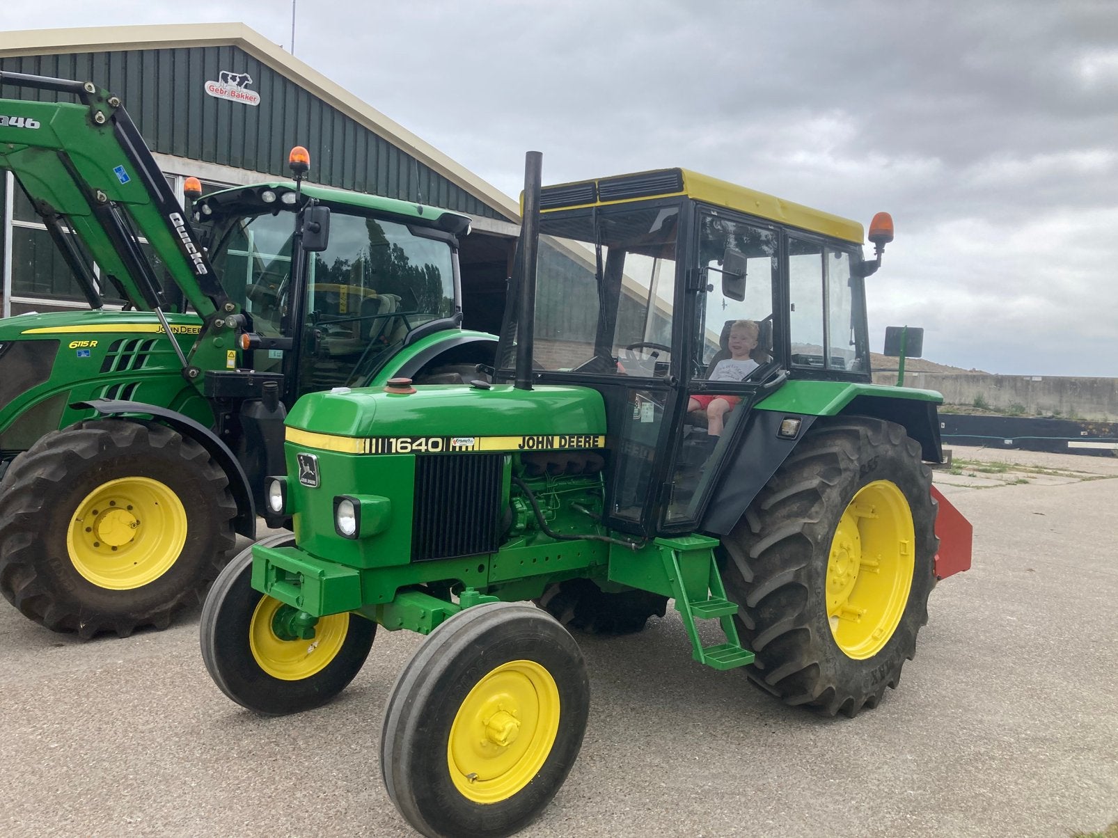 Zeer nette John Deere 1640, Voorwielaandrijving, Stof, 40 €/maand, Zwart