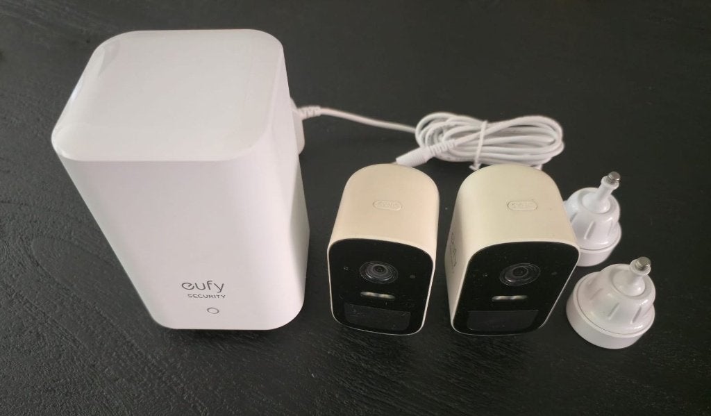 EufyCam 2C (2 camera's) & Homebase 2, Ophalen of Verzenden, Gebruikt, Buitencamera