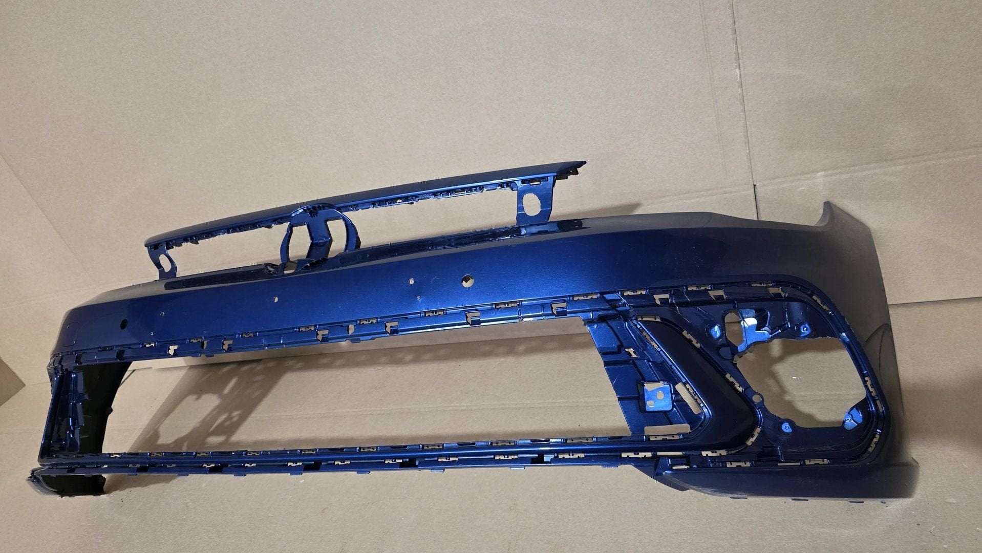 Voorbumper VW Polo 2G Facelift 4xPDC ORGINEEL BUMPER bj.2022, Gebruikt, -, Voor, Ophalen of Verzenden
