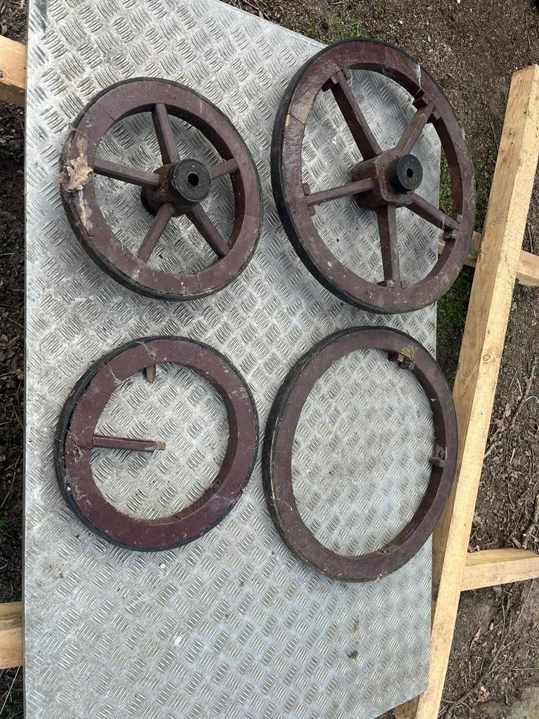 Hout wielen met stalen hoepel, Ophalen, Gebruikt