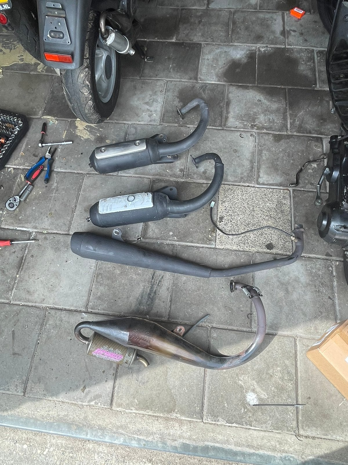 uitlaten (peugeot vertical en hanway), Fietsen en Brommers, Ophalen