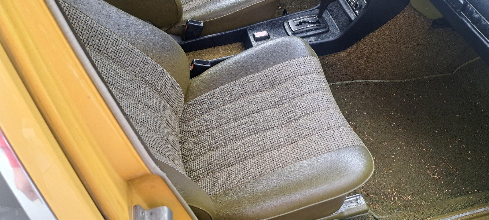 Mercedes-Benz 200-Serie 2.4 240 D AUT 1977 Geel, foto 12