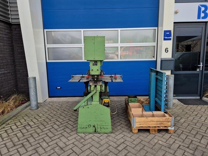 Muhr und Bender Mubea KLH700/760 Ponsmachine 70T Nieuwstaat!, Zakelijke goederen, Machines en Bouw | Metaalbewerking, Ophalen of Verzenden
