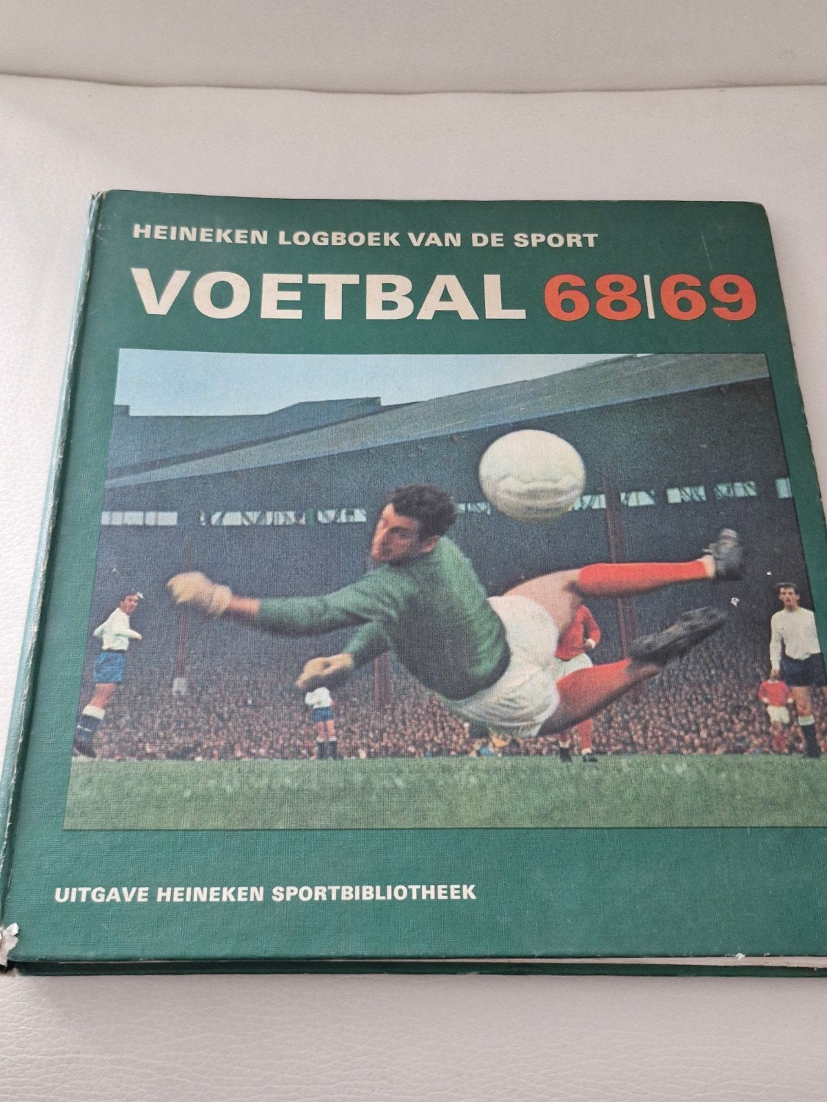 Heineken Logboek van de Sport Voetbal 68|69, Ophalen of Verzenden, Gelezen, Heineken Sportbibliotheek, Balsport