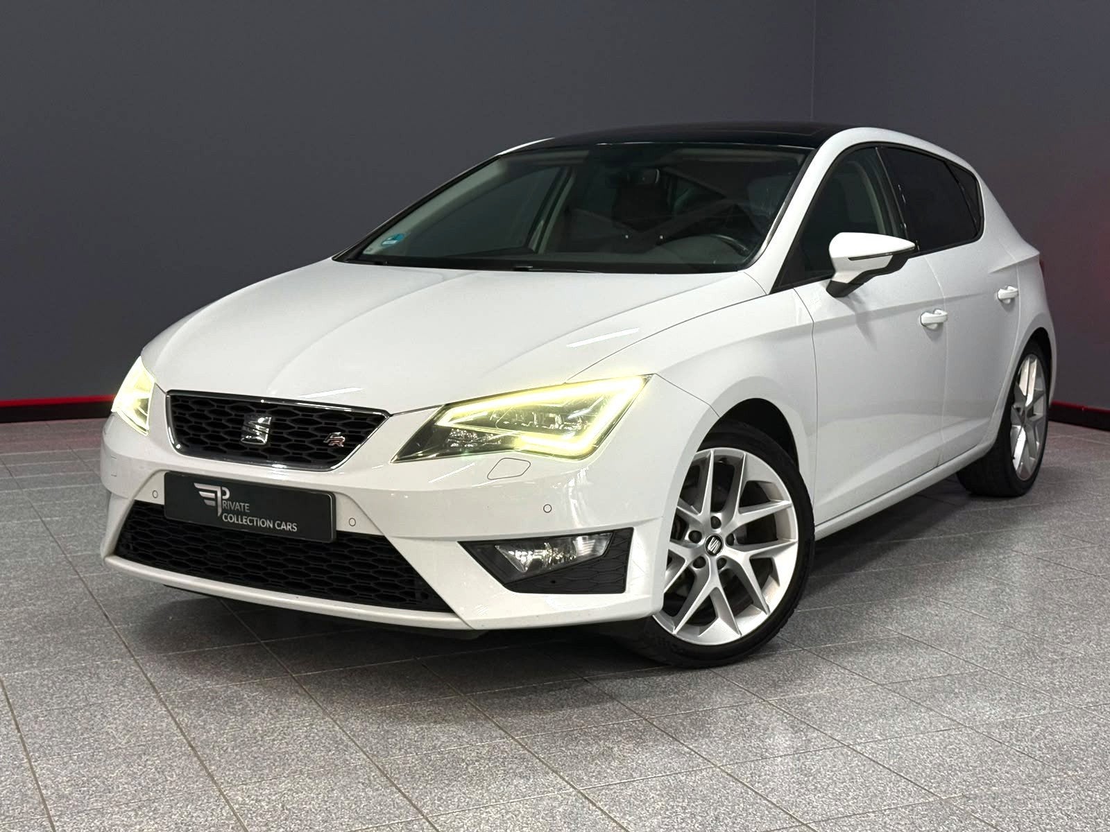 SEAT Leon 1.4 TSI FR Dynamic Panoramadak Trekhaak 360 camera, Voorwielaandrijving, 1141 kg, Stof, Gebruikt