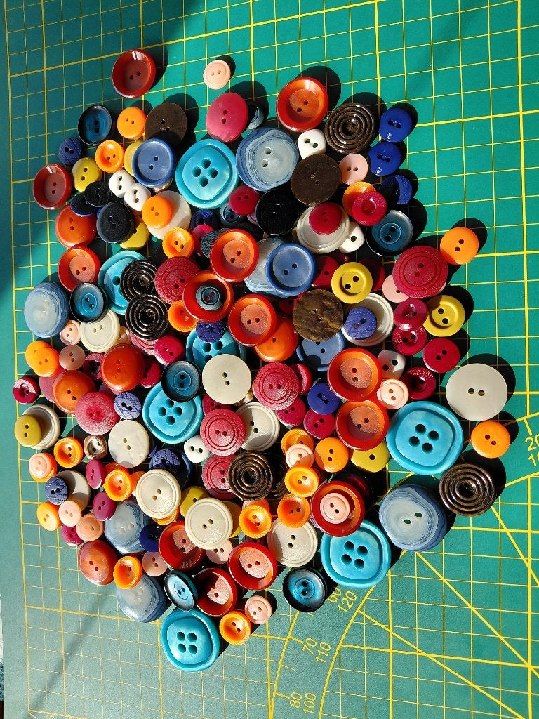 Setje gekleurde knopn 11, Ophalen of Verzenden, Nieuw, Knoop of Knopen