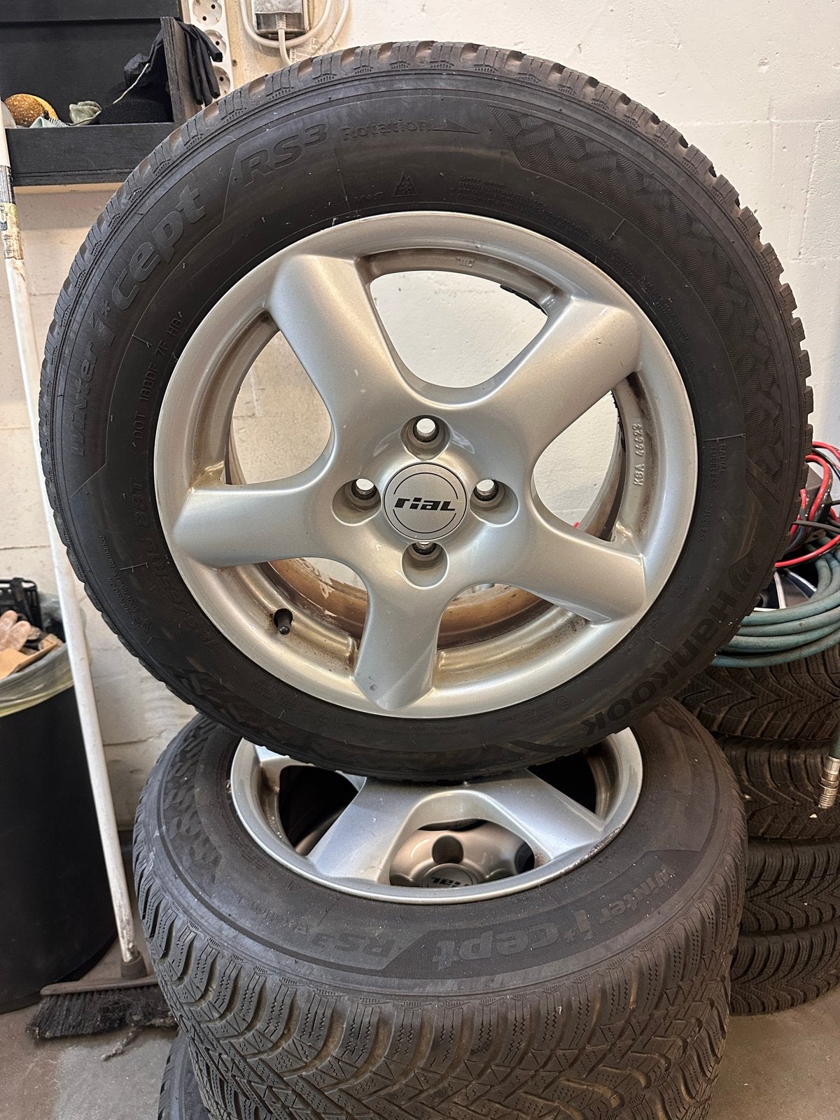 KIA RIO Winterbanden met velgen - Hankook, Auto-onderdelen, Gebruikt, 15 inch, Banden en Velgen, Personenwagen