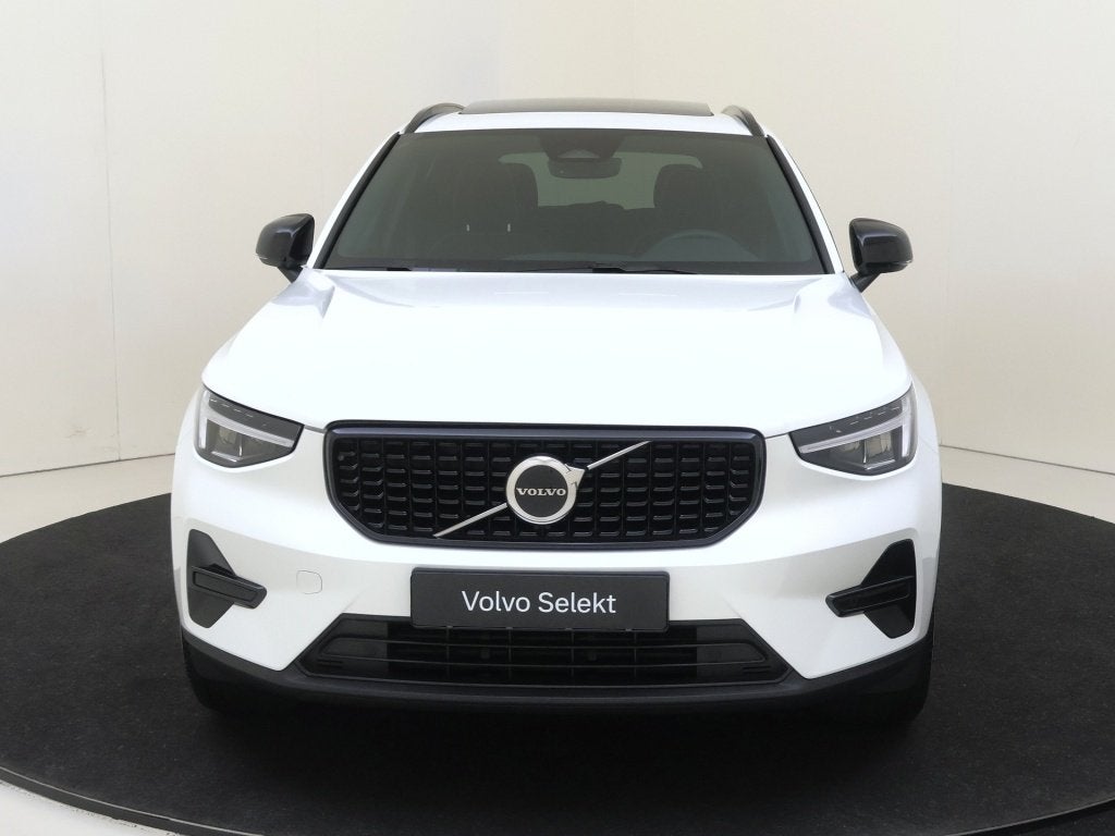 Volvo XC40 B4 Plus Dark | Panoramadak | Trekhaak | Harman/Ka, Auto's, Gebruikt, 4 cilinders, Wit, Origineel Nederlands