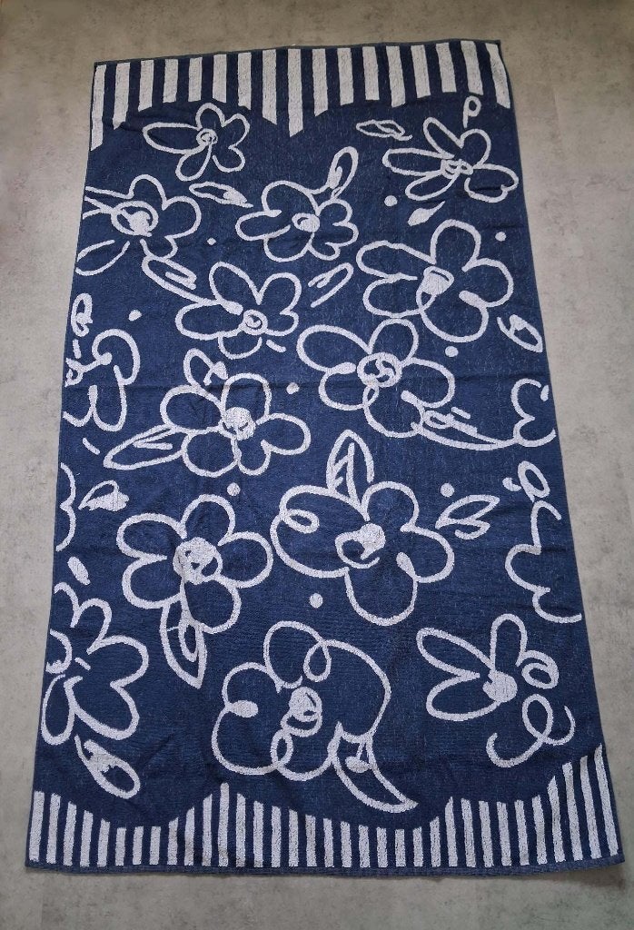 BADLAKEN / Handdoek blauw/wit met bloemen 95 x 165, Ophalen of Verzenden, Zo goed als nieuw, Blauw, Badlaken