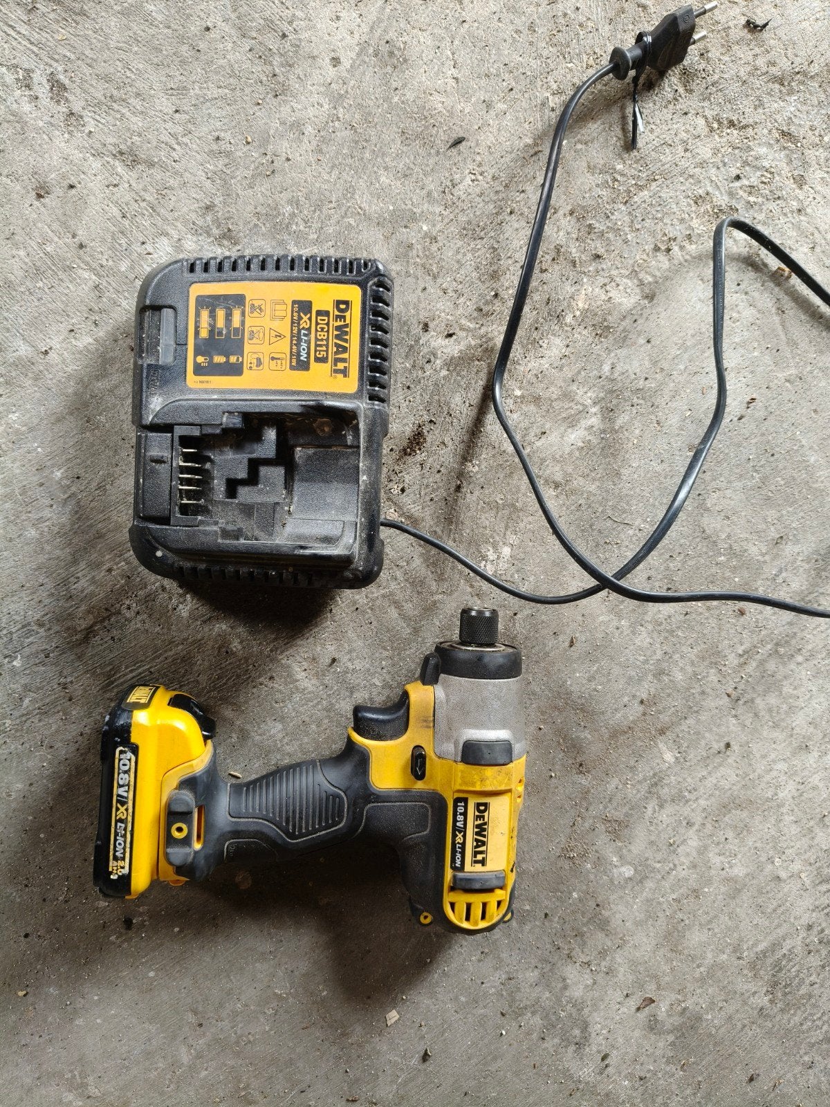 DeWalt DCF815 Boor- en Schroefmachine met lader, Gebruikt, Variabele snelheid, Ophalen of Verzenden, Boor- en Schroefmachine