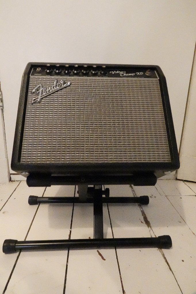 Fender Vibros Champ XD inclusief standaard en kabel, Ophalen, Zo goed als nieuw, Gitaar, Minder dan 50 watt