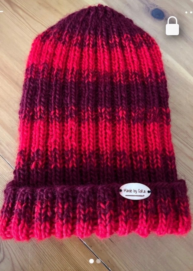 Handgemaakte Muts - Rood/Bordeaux gestreept - Wolmix, Verzenden, Nieuw, Maat 42/44 (L), Muts