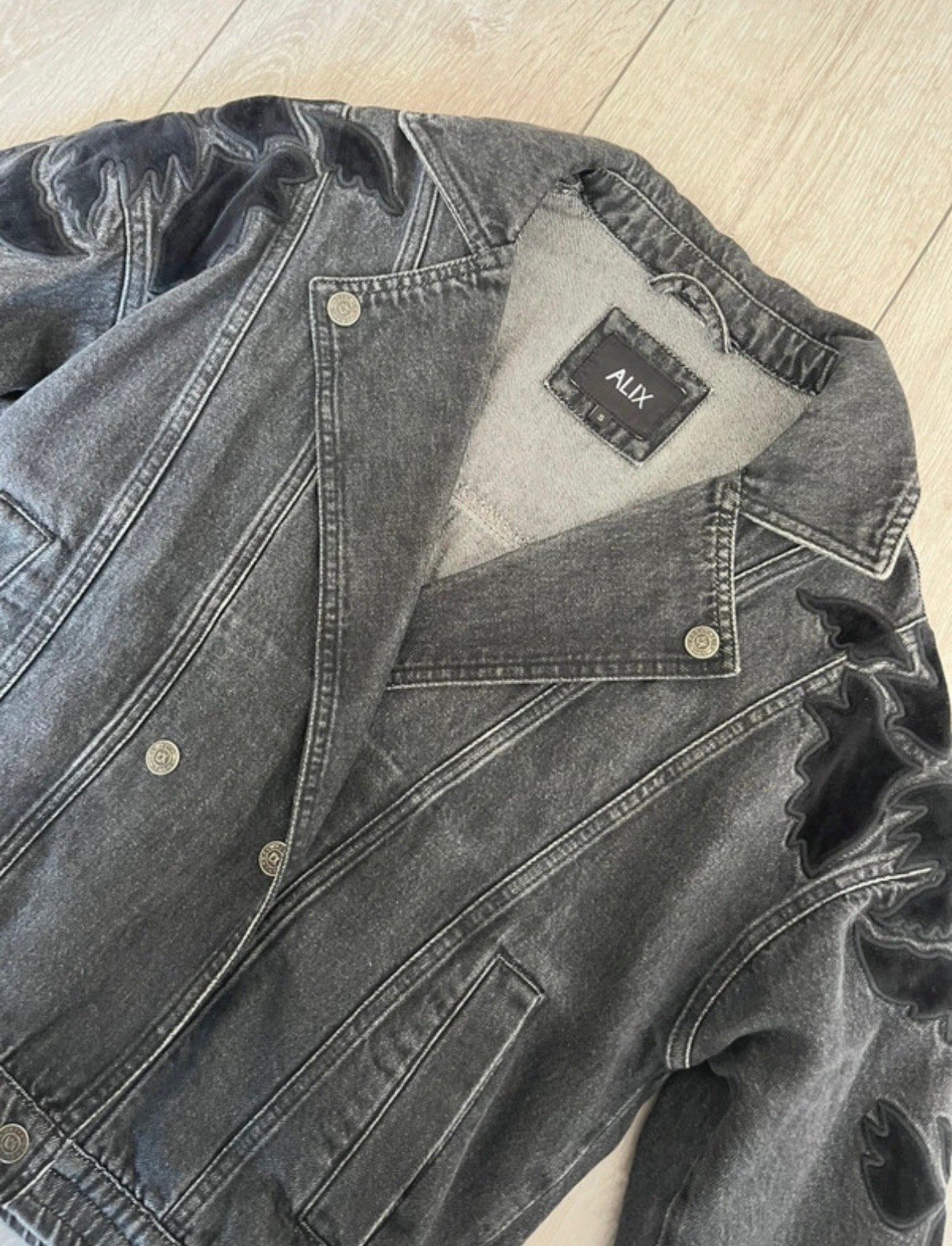 Alix the Label spijkerjas met borduursel, Ophalen of Verzenden, Zo goed als nieuw, Maat 36 (S), Zwart