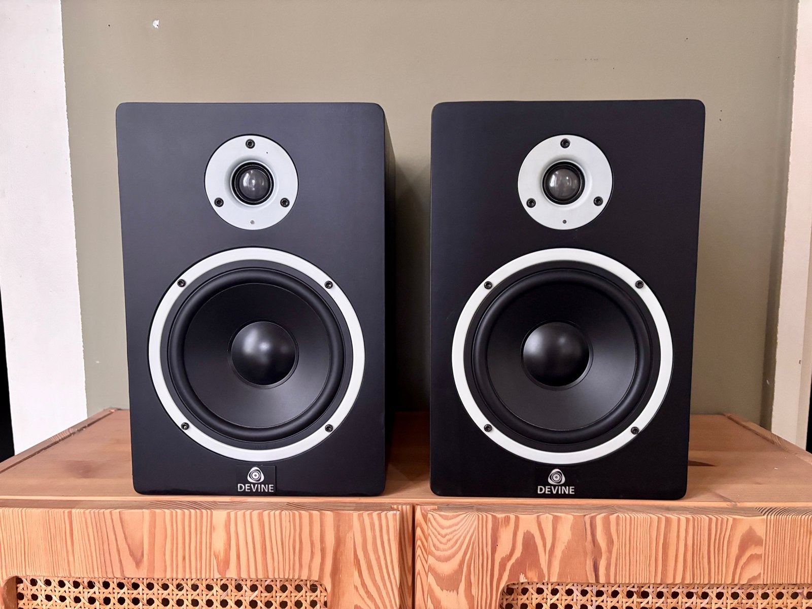 Devine MR-6A speakers incl. kabels
