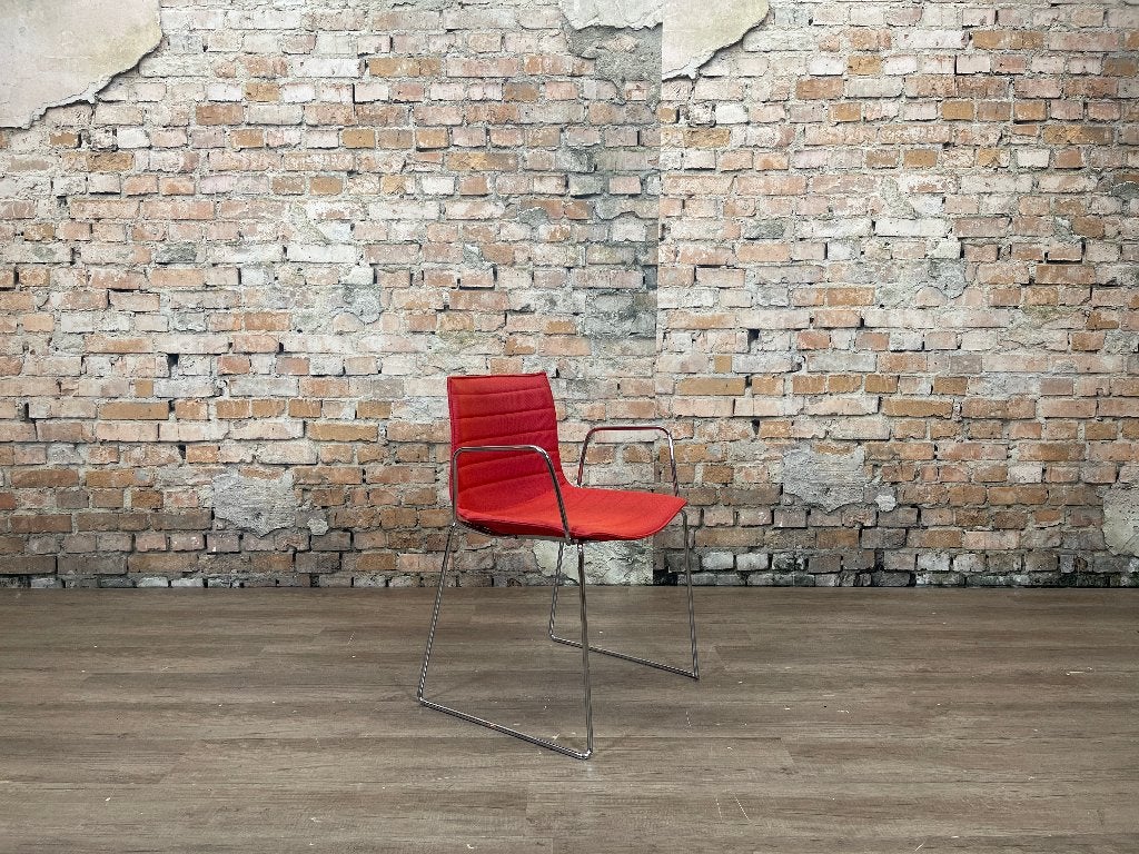 Arper Catifa 46 lichtrood met armleuning bij TheReSales, Ophalen, Design, Zo goed als nieuw, Stof