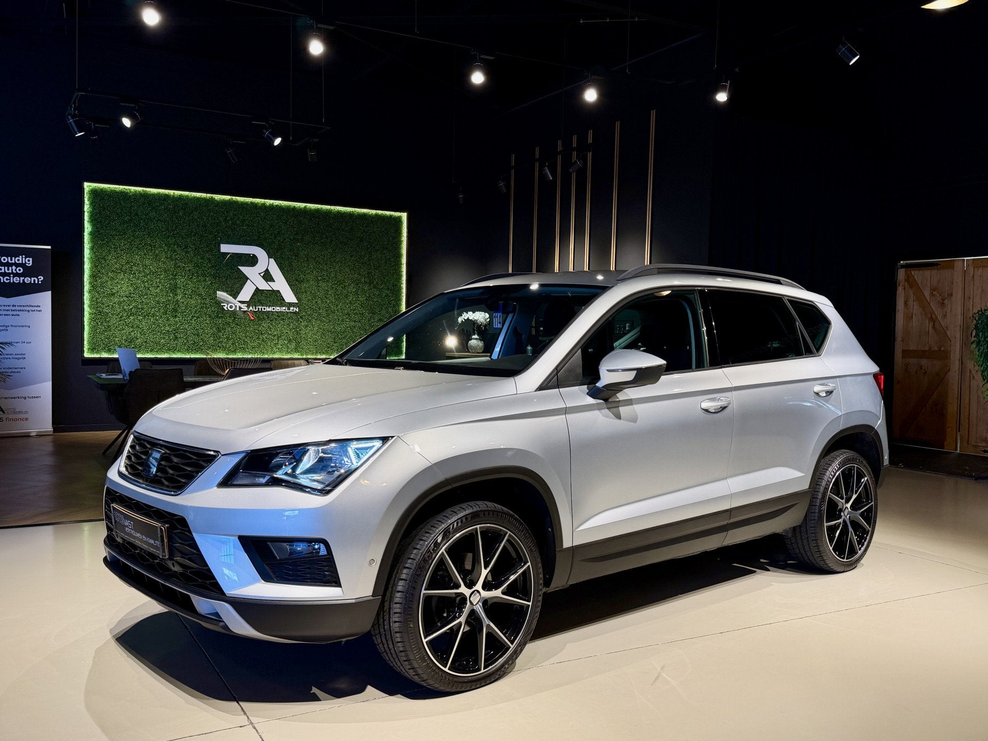 SEAT Ateca EcoTSI Style Navi|Camera|Carplay|Cruis Grijs, Auto's, Voorwielaandrijving, Dealer onderhouden, Stof, Gebruikt