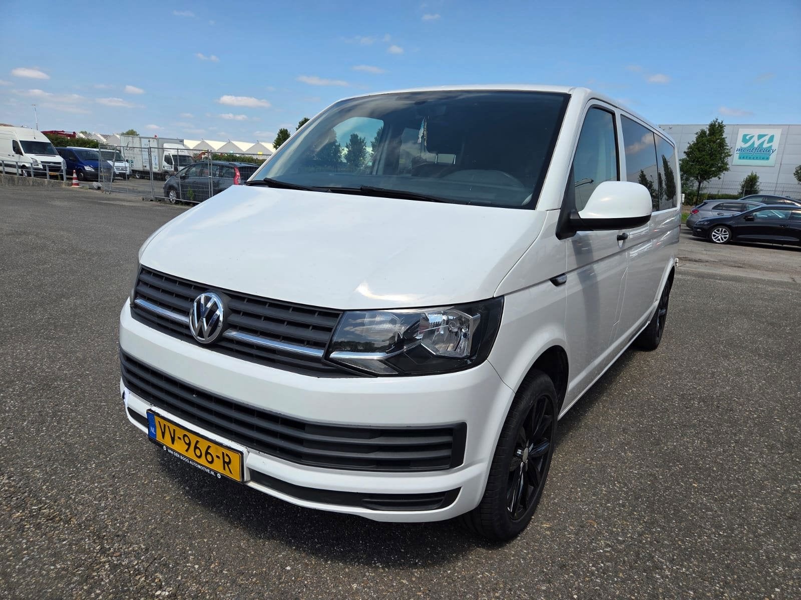 Volkswagen Transporter 2.0 TDI L2H1 AUT DC 6P AIRCO NAVI 201, Auto's, Euro 5, Gebruikt, 4 cilinders, 1991 kg