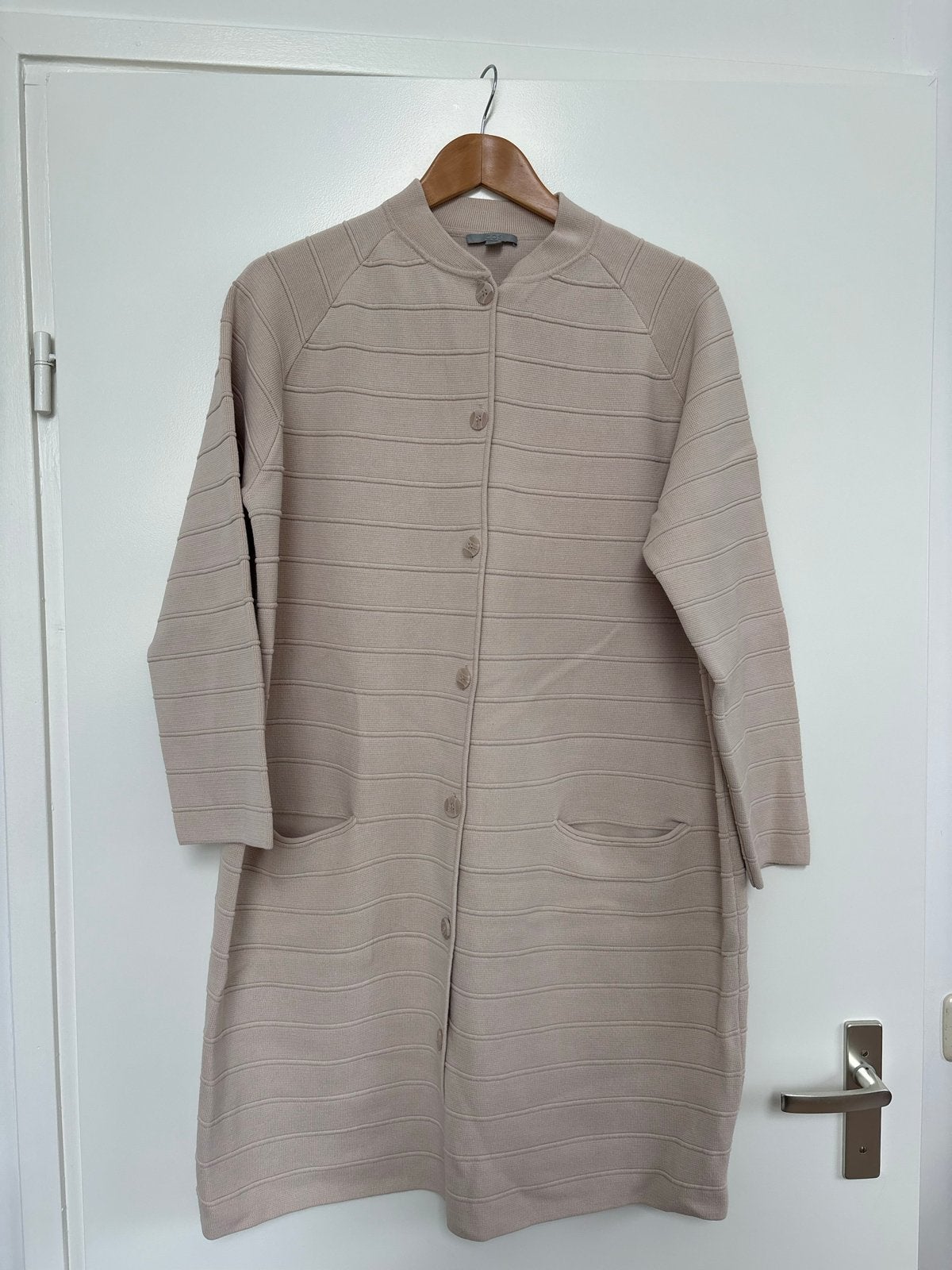 COS gebreid vest/jasje - Maat L - Beige, Ophalen of Verzenden, Zo goed als nieuw, Maat 42/44 (L), Beige