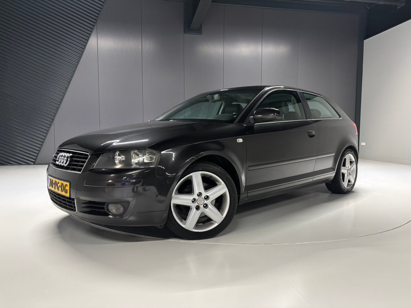 Audi A3 2.0 110KW 3D 2004 Grijs| CRUISE| BLUETOOTH| AIRCO|, Voorwielaandrijving, 4 cilinders, 1984 cc, Handgeschakeld