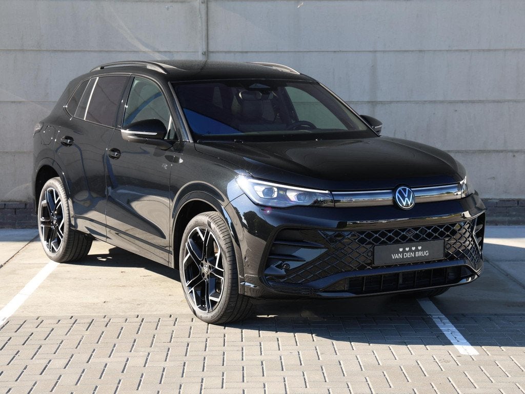 Volkswagen Tiguan 1.5 eHybrid R-Line Business 272PK DSG | Le, Auto's, 4 cilinders, 2000 kg, 150 min, Zwart