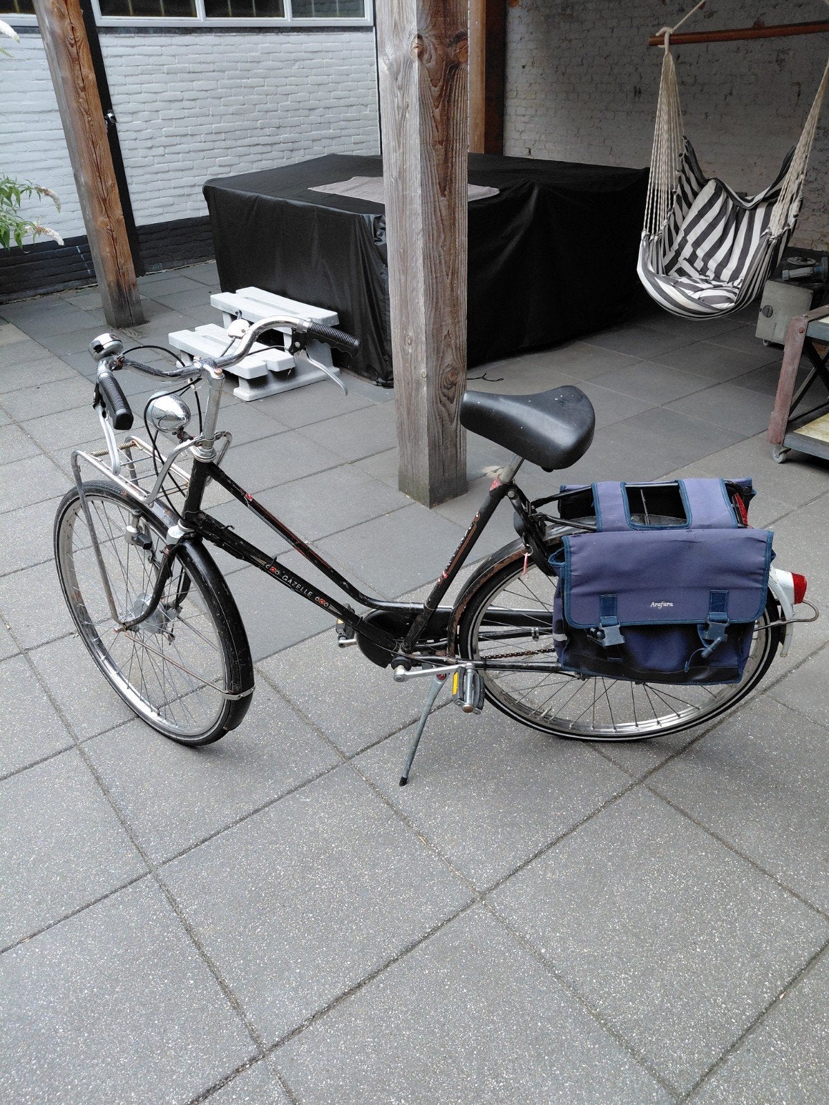 Gazelle damesfiets met voordrager en fietstassen, Terugtraprem, Versnellingen, Info@gazelle.nl, Gazelle Fietsen B.V.
