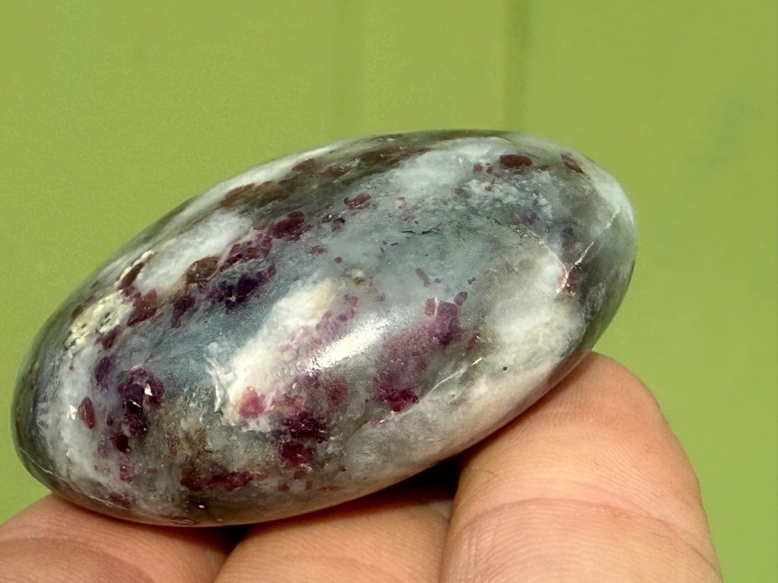 Rubeliet - rode Toermalijn- handsteen palmsteen mineralen, Ophalen of Verzenden, Mineraal