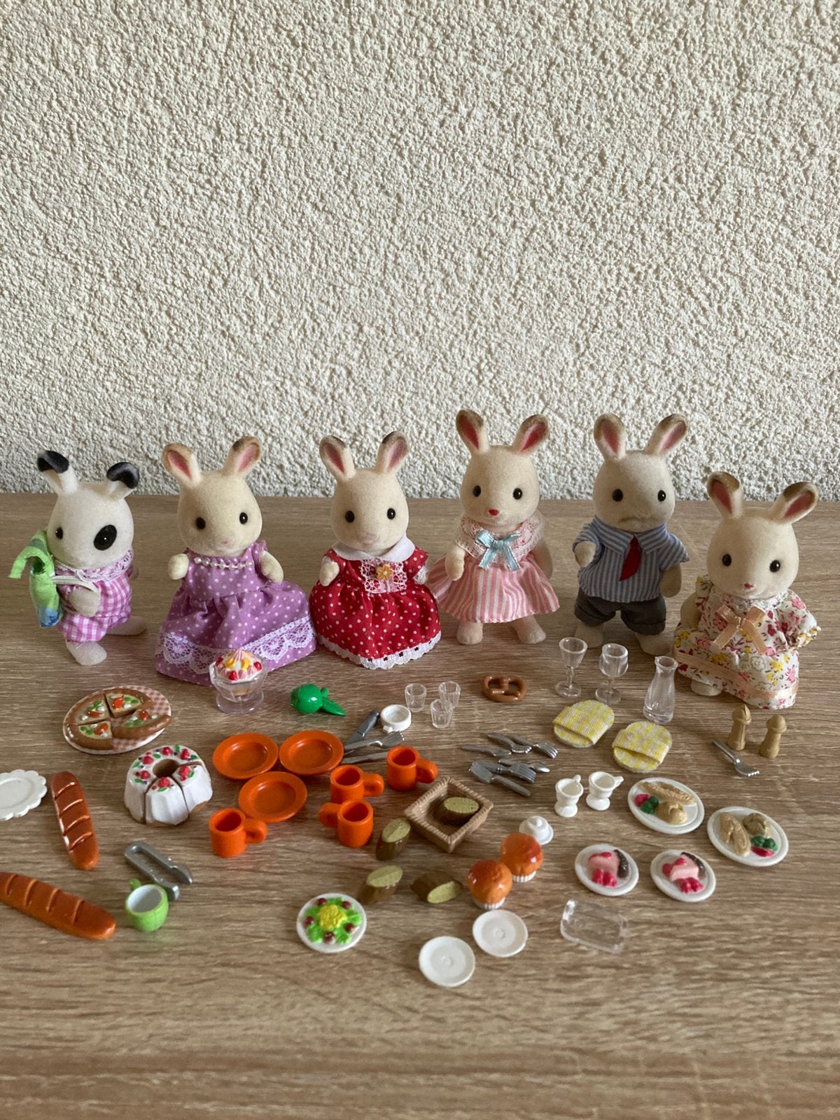 Sylvanian konijnen met dinerset, Ophalen, Zo goed als nieuw, Poppenhuis