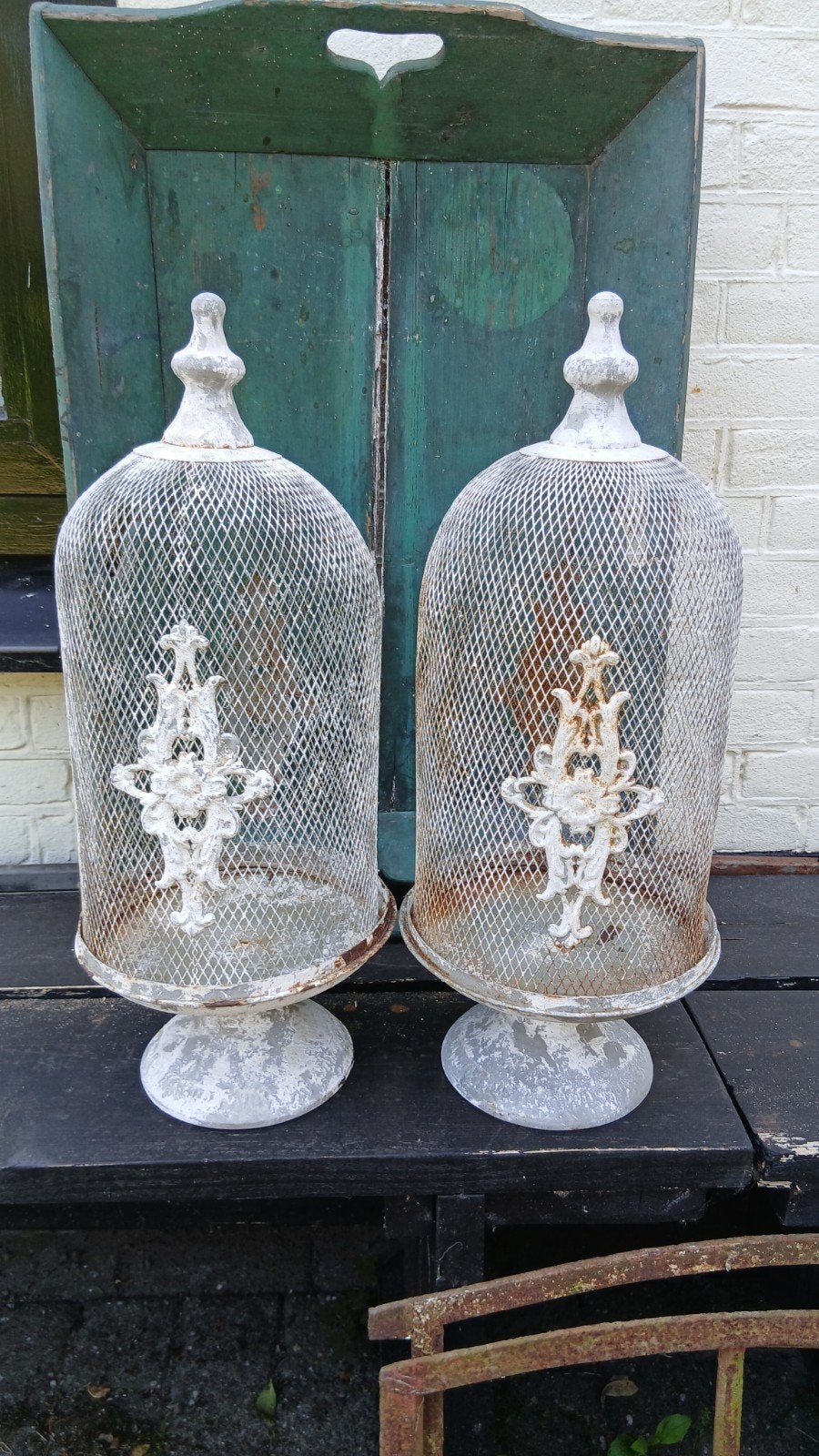 2 cloche op voet, Ophalen of Verzenden