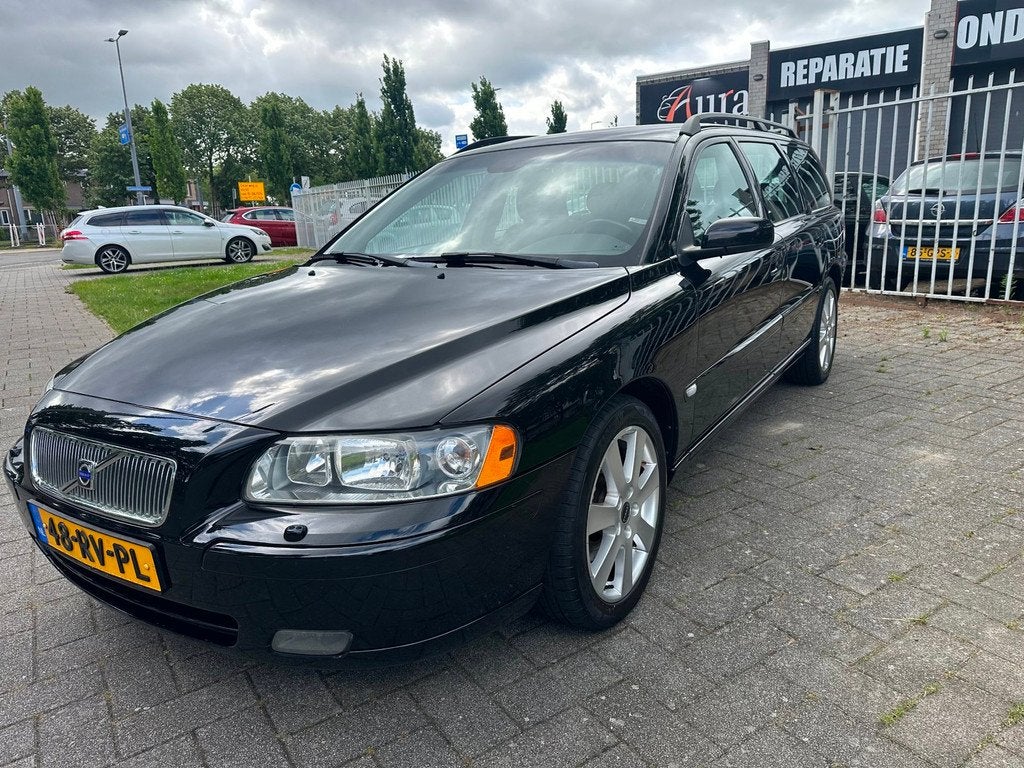 Volvo V70 2.5T Summum, 1532 kg, 93 €/maand, 750 kg, 5 stoelen