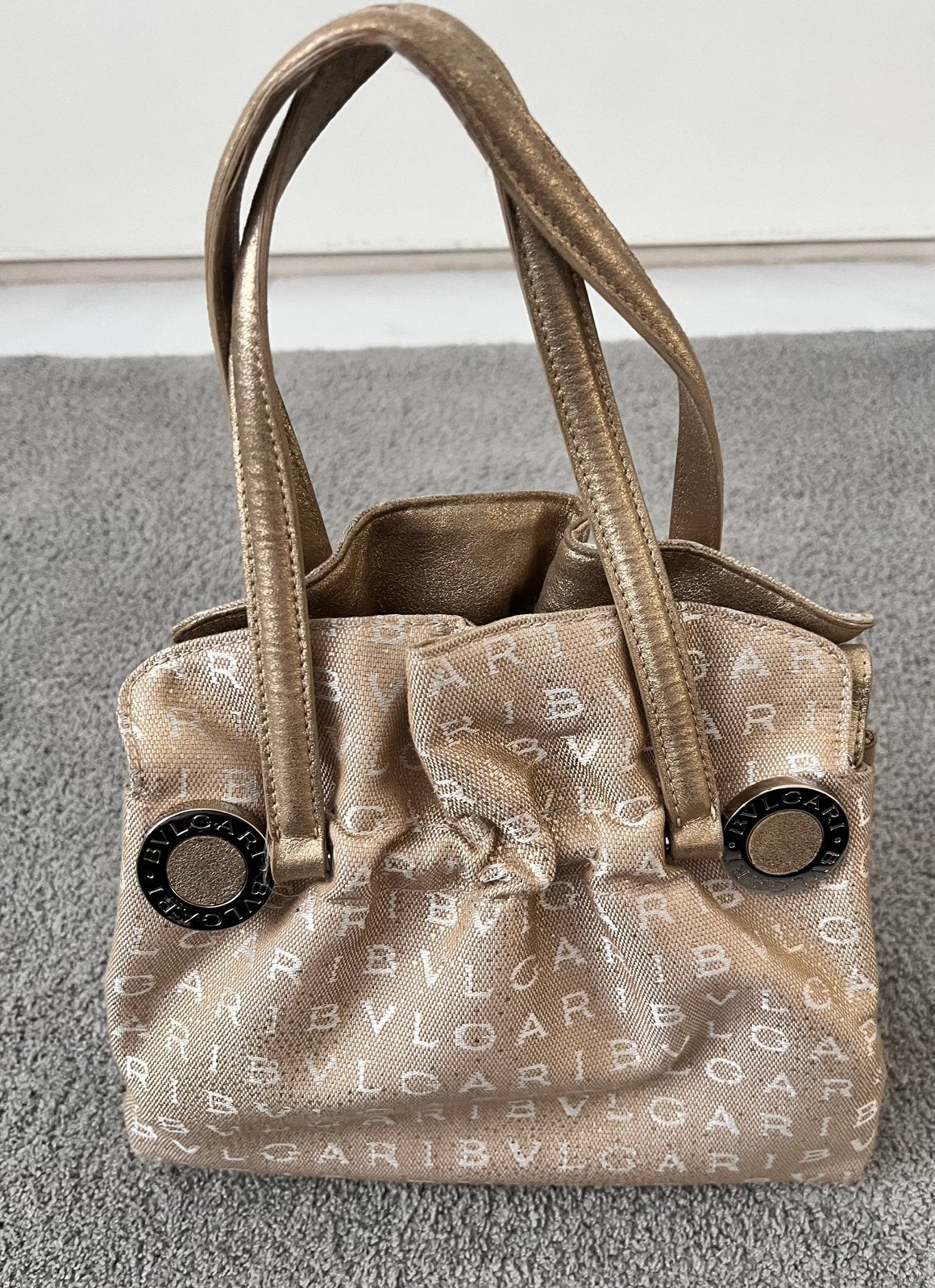 Bvlgari tas origineel!, Ophalen of Verzenden, Zo goed als nieuw, Beige, Handtas