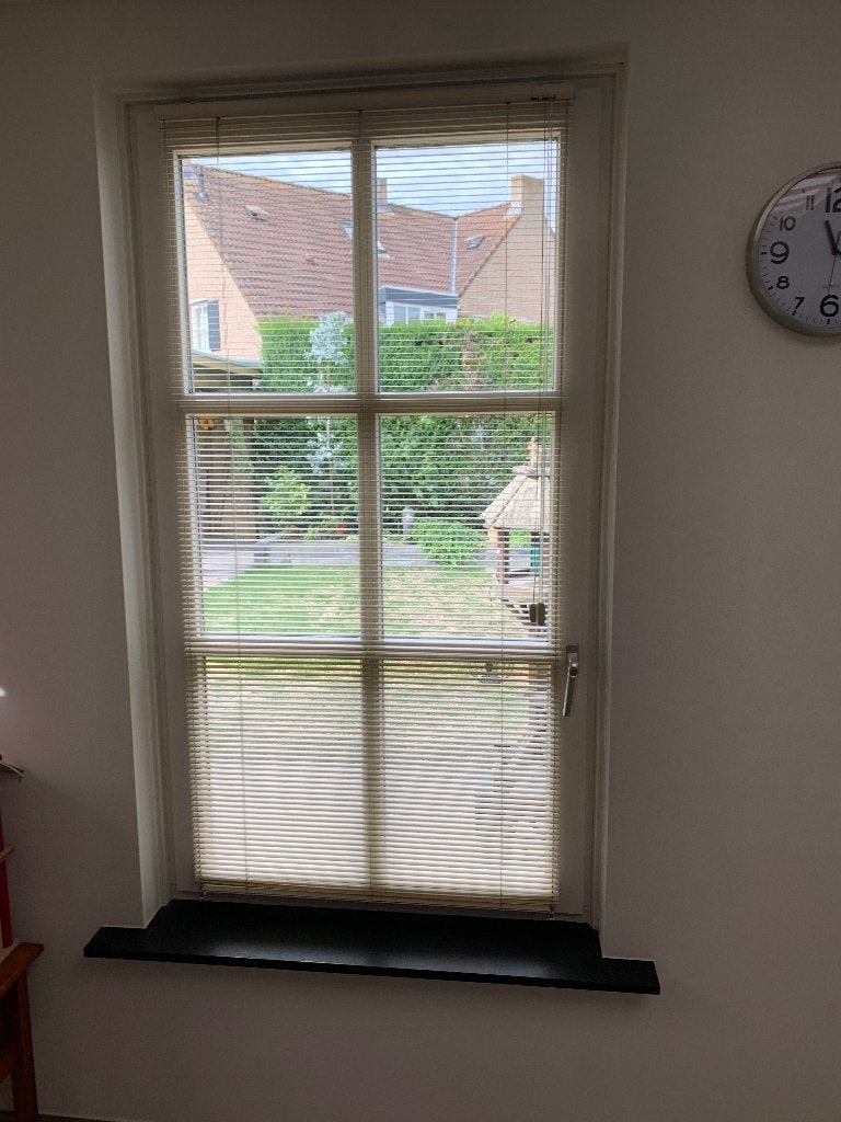 Luxaflex jaloezie met zijgeleiding (2 stuks), Ophalen, Jaloezie, Gebruikt, 82 cm