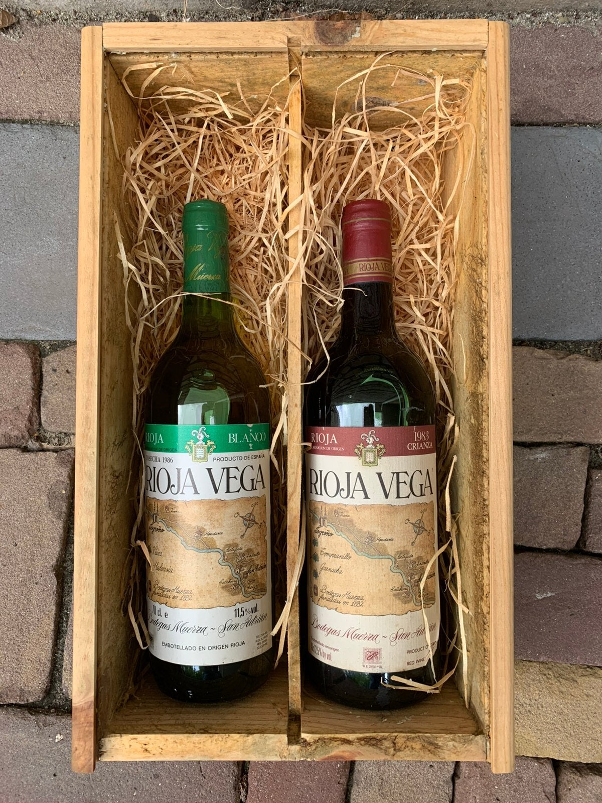 Rioja Vega witte en rode wijn uit 1983 en 1986, Ophalen, Spanje, Nieuw, Rode wijn