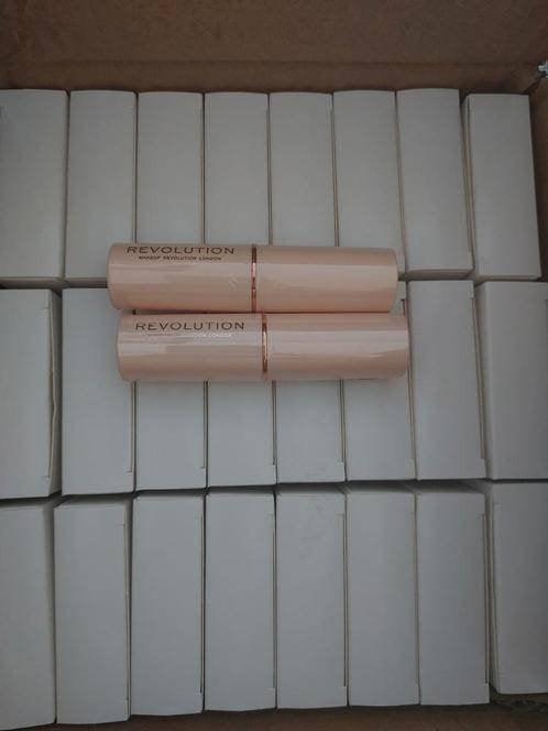 partij Revolution Fast Base Stick Foundation F1 (adv 134), Overige kleuren, Gehele gezicht, Nieuw, Ophalen of Verzenden