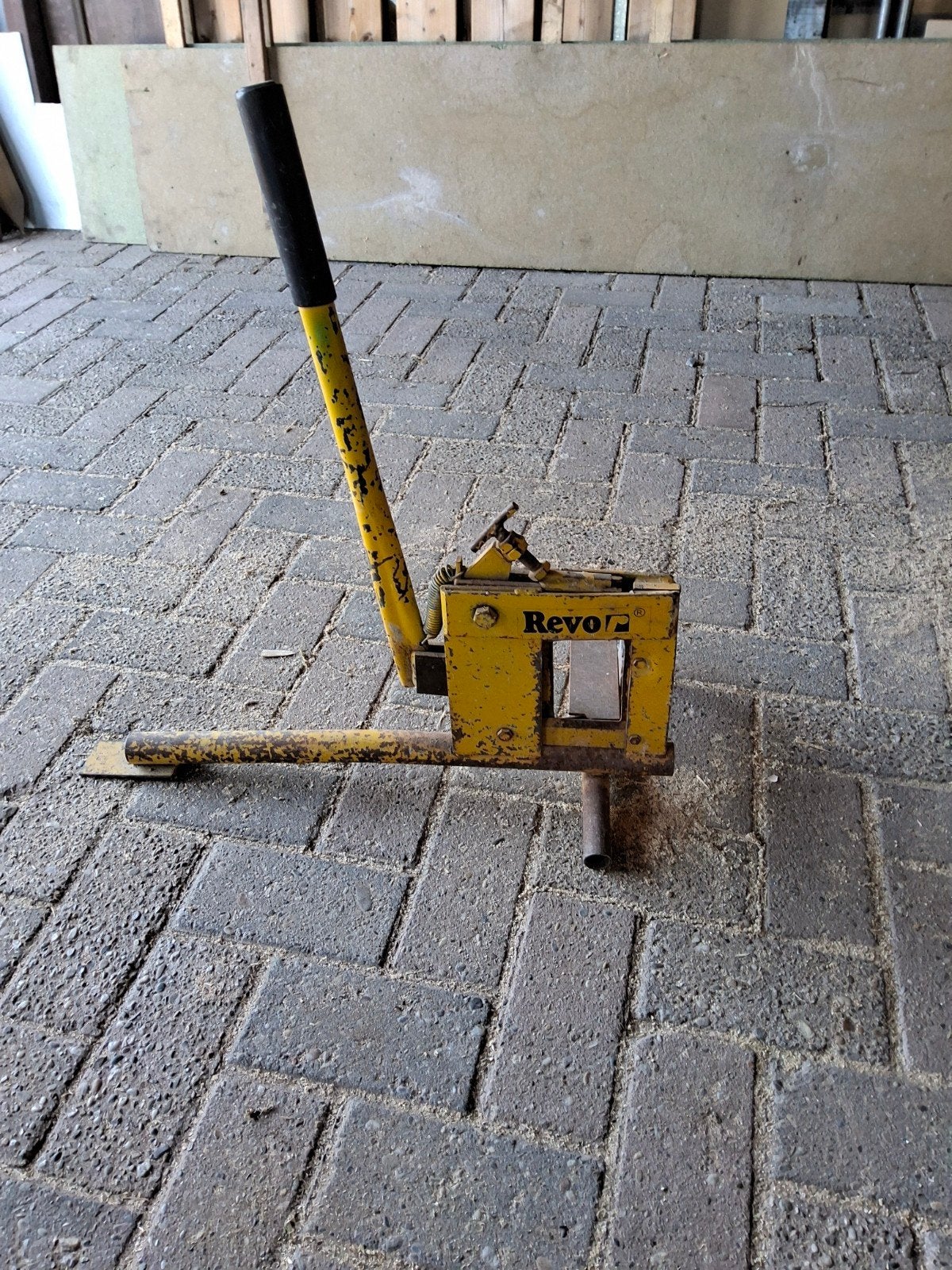 revo steenknipper, Ophalen, Bakstenen