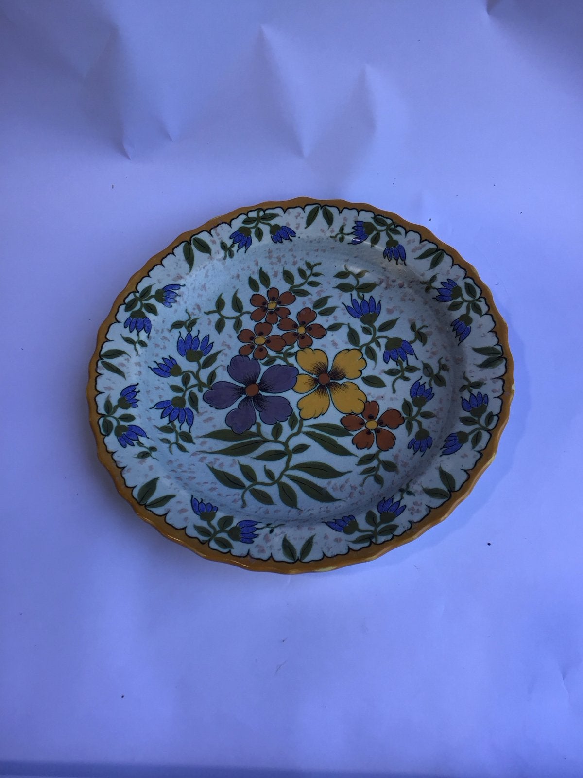 Unieke Gouda Holland schaal met bloemendecoratie, Ophalen