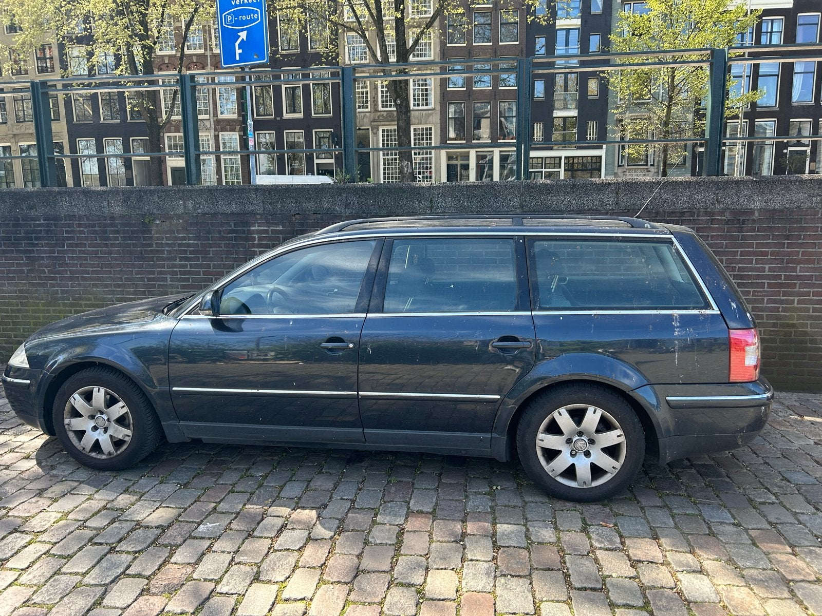 Volkswagen Passat 2.0 Variant 96KW 2004 Blauw, 4 cilinders, 1984 cc, Blauw, Origineel Nederlands