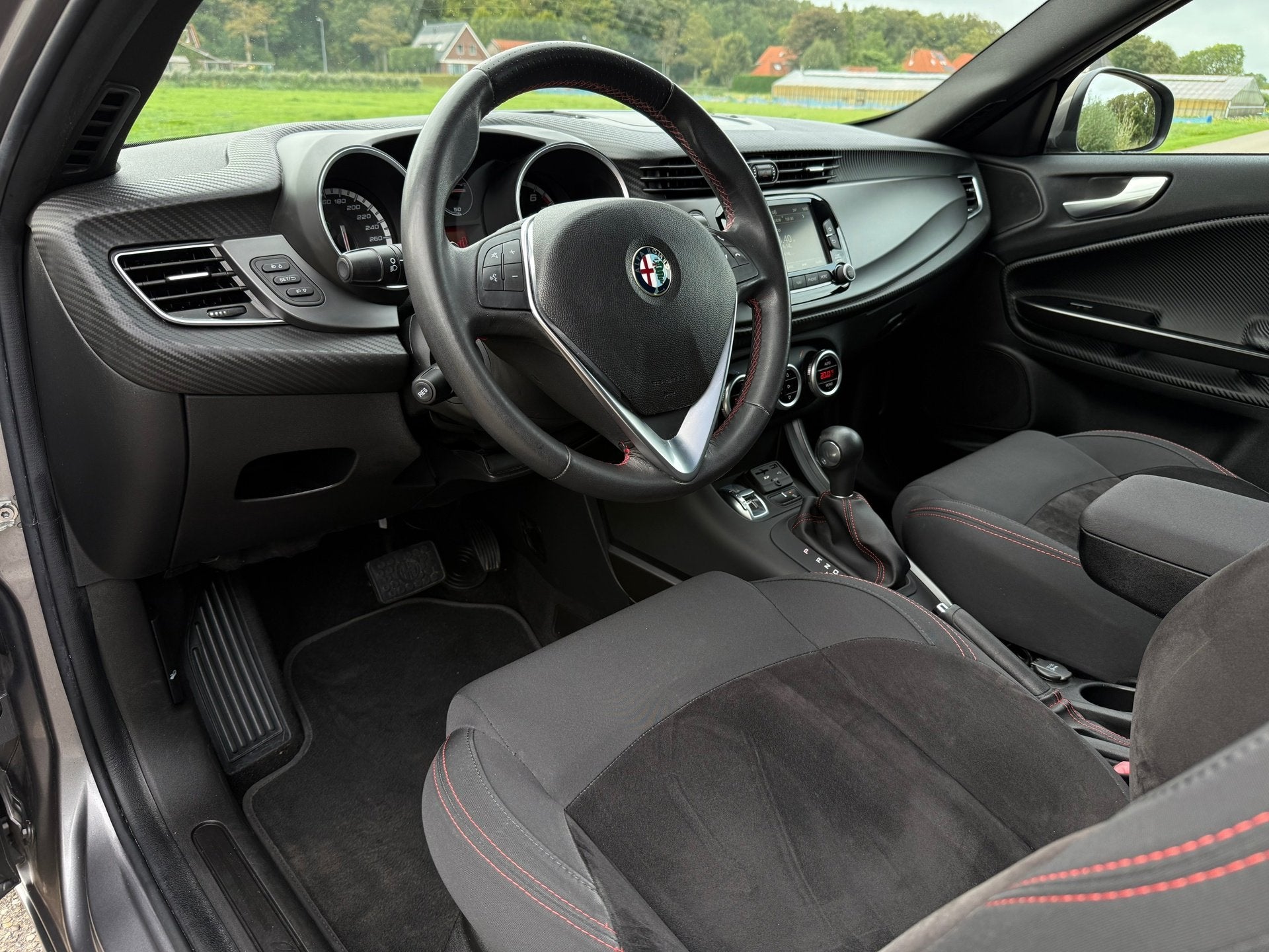 Alfa Romeo Giulietta 1.4 T Sprint Automaat | 1e Eigenaar | N, Auto's, Dealer onderhouden, 4 cilinders, Alcantara, Origineel Nederlands