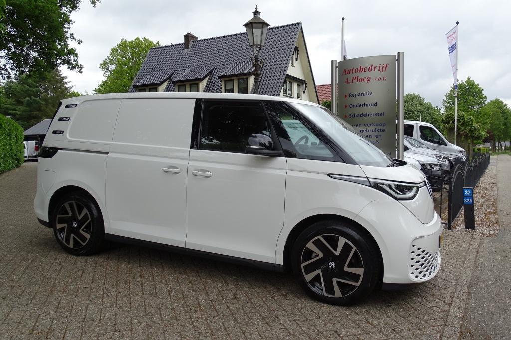 Volkswagen ID. Buzz Cargo 77 kWh SOH 100% 1e eig (bj 2023), Auto's, Bestelauto's, Automaat, 12 maanden, Gebruikt, Zwart