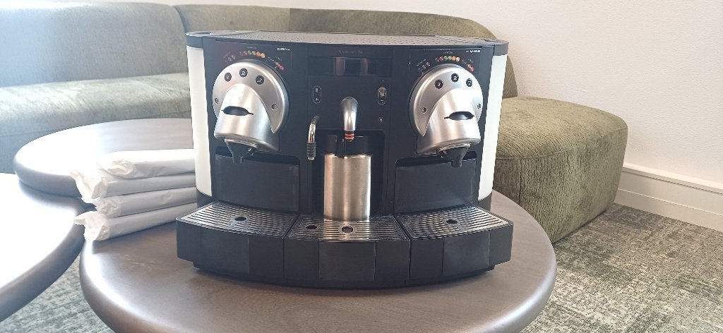 Nespresso Professional Gemini CS220 koffiemachine, Ophalen, Koffiepads en cups, Gebruikt, 10 kopjes of meer