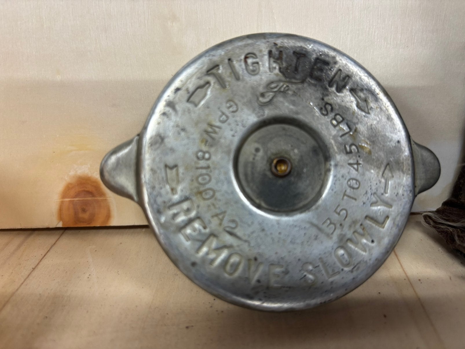 Radiateurdop Ford GPW, Ophalen