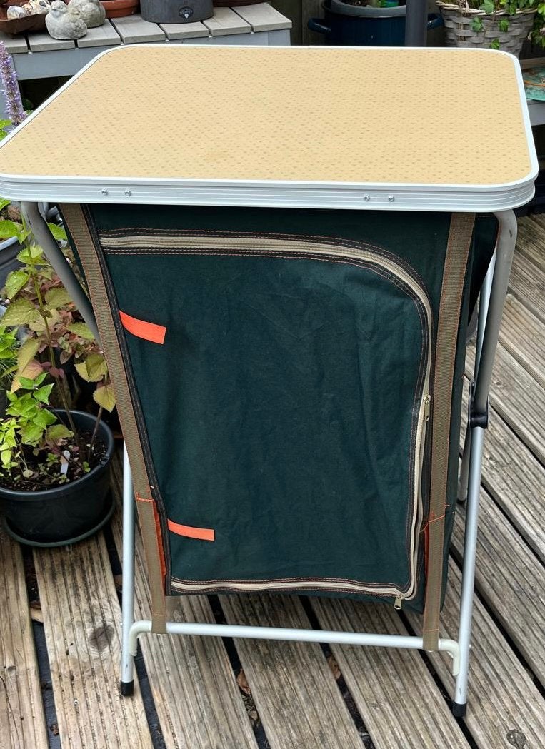 Kampeerkast in perfecte staat Decathlon, Caravans en Kamperen, Ophalen of Verzenden, Zo goed als nieuw, Campingkast